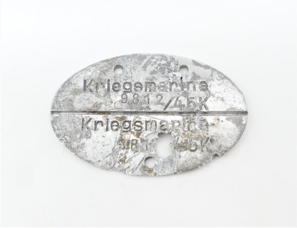 Erkennungsmarke eines Angehörigen der Kriegsmarine - 9812/45K - Bodenfund – EKM – Dogs Tag – Bild 2