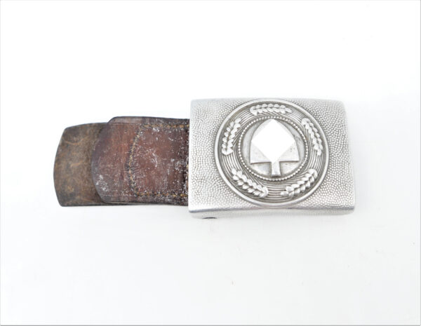 RAD (Reichsarbeitsdienst) Koppelschloss – Aluminium – Hersteller B & N 36 (Berg & Nolte, Lüdenscheid) - An Lederwiderhalt – Bild 2