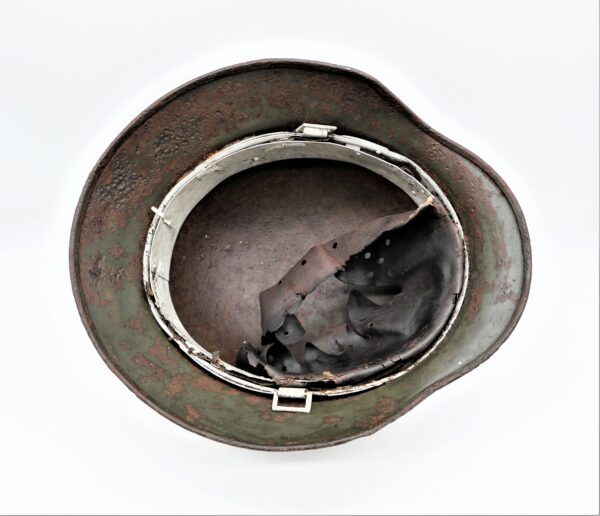 Deutscher Helm - Stahlhelm M35 DD - E.F. (Emaillierwerke Fulda) 62 - Doppelemblemer - Fundzustand mit viel Restfarbe – Bild 4
