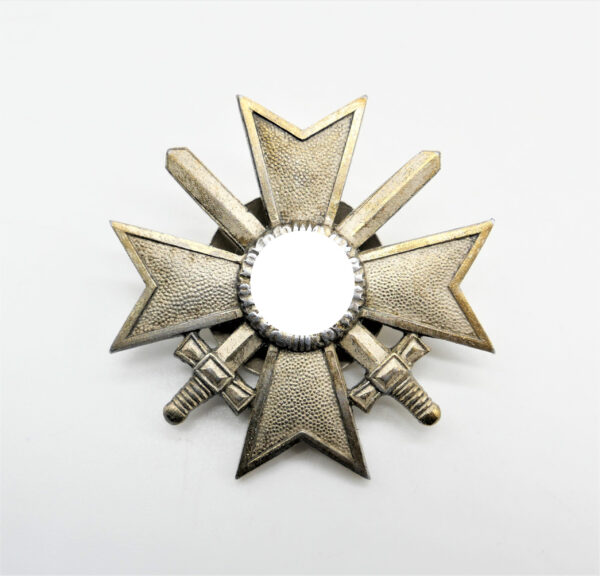 Kriegsverdienstkreuz 1. Klasse mit Schwerter an Schraubscheibe - Hersteller L/12 (C.E. Juncker, Berlin)