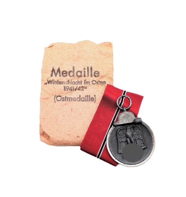 Medaille Winterschlacht im Osten 1941/42 – Hersteller 19 (E. Ferdinand Wiedmann, Frankfurt) – Mit Verleihungstüte - WIO