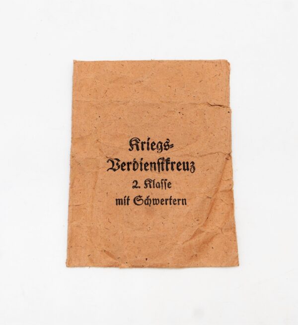 Große Verleihungstüte zum Kriegsverdienstkreuz 2. Klasse mit Schwertern - Hersteller Carl Poelath, Schrobenhausen