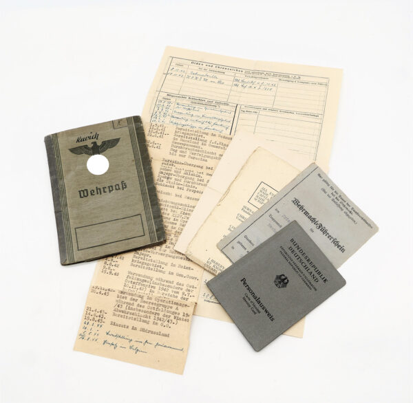 Wehrpass - Wehrmachts-Führerschein - Eines Unteroffiziers der 4. Komp. Kw. Tr. Regt. 605 - Umfangreicher Gefechtskalender – Bild 2