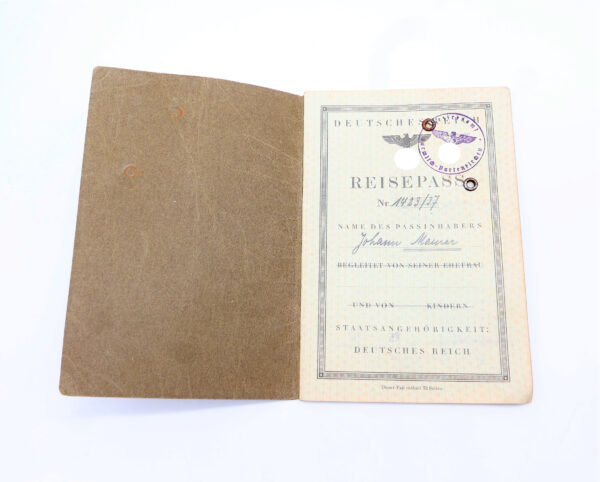 Deutsches Rotes Kreuz (DRK) Personal Ausweis - Mitgliedskarte DRL - Reisepass Deutsches Reich - Papiere eines Mannes – Bild 9