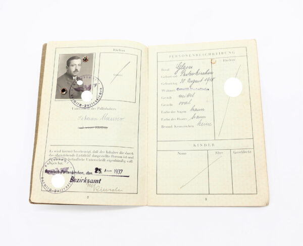 Deutsches Rotes Kreuz (DRK) Personal Ausweis - Mitgliedskarte DRL - Reisepass Deutsches Reich - Papiere eines Mannes – Bild 10