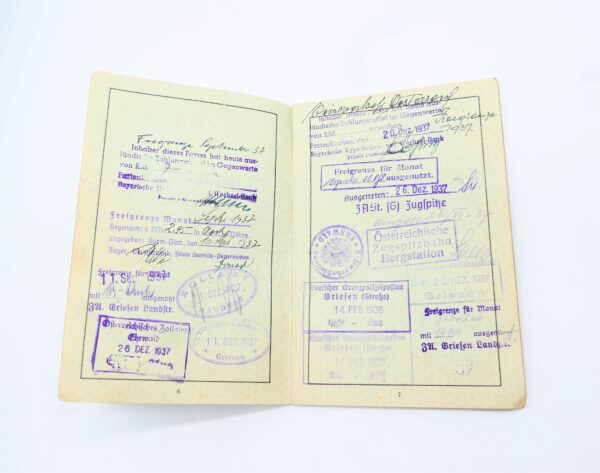 Deutsches Rotes Kreuz (DRK) Personal Ausweis - Mitgliedskarte DRL - Reisepass Deutsches Reich - Papiere eines Mannes – Bild 12