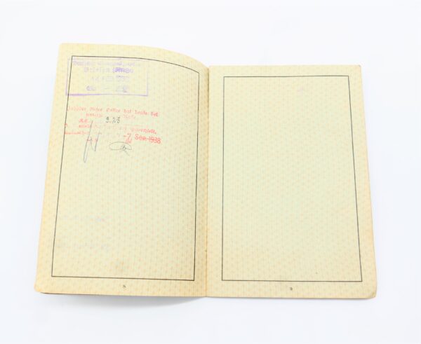 Deutsches Rotes Kreuz (DRK) Personal Ausweis - Mitgliedskarte DRL - Reisepass Deutsches Reich - Papiere eines Mannes – Bild 13