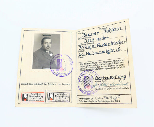Deutsches Rotes Kreuz (DRK) Personal Ausweis - Mitgliedskarte DRL - Reisepass Deutsches Reich - Papiere eines Mannes – Bild 3