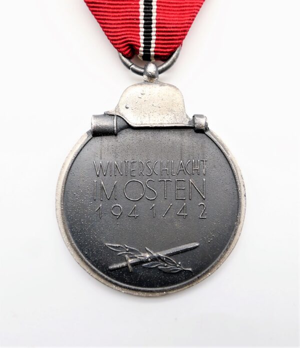 Medaille Winterschlacht im Osten 1941/42 – Hersteller 15 (Hersteller Friedrich Orth, Wien) - Mit Verleihungstüte – Bild 4