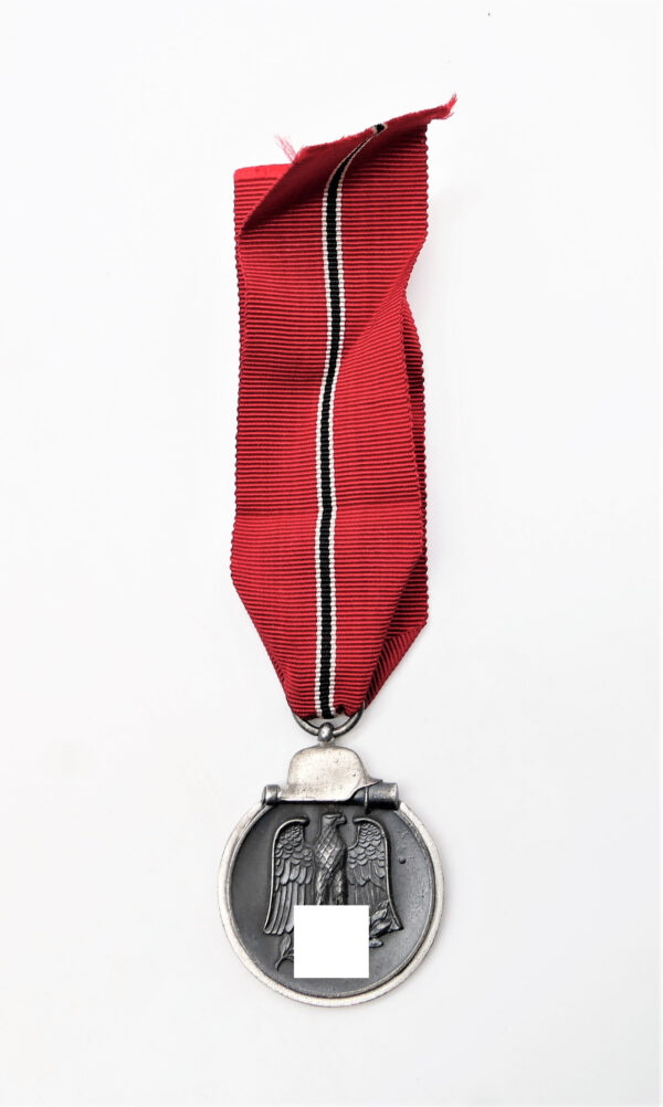 Medaille Winterschlacht im Osten 1941/42 – Hersteller 15 (Hersteller Friedrich Orth, Wien) - Mit Verleihungstüte – Bild 3