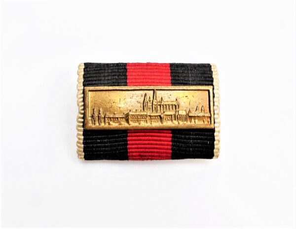 Feldspange – Medaille zur Erinnerung an den 1. Oktober 1938 – Mit großer Auflage der Prager Burg – Bild 2