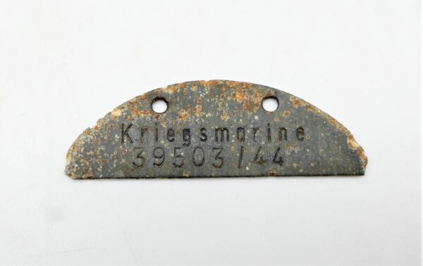 Halbe Erkennungsmarke eines Angehörigen der Kriegsmarine – 39503/44 – EKM – Dogs Tag - Bodenfund – Bild 2