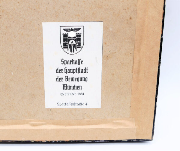 Bild - Adolf Hitler mit faksimiler Unterschrift - Aus einer Sparkasse in München – Bild 4