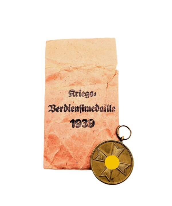 Medaille für Kriegsverdienst 1939 – Kriegsverdienstmedaille - Mit der Verleihungstüte - Hersteller Gottlieb Keck & Sohn, Pforzheim