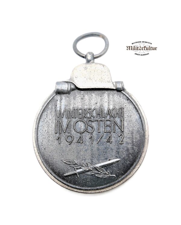 Medaille Winterschlacht im Osten 1941/42 – Hersteller 13 (Gustav Brehmer, Markneukirchen) – WIO – Bild 2