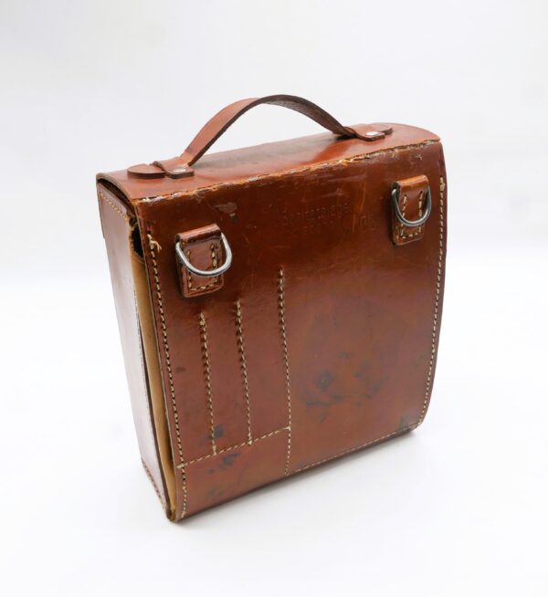 Umhängetasche - Tasche – Deutsches Rotes Kreuz (DRK) – Leder braun – Sanitätslager Babelsberg 63 – Sanitäter – Bild 2