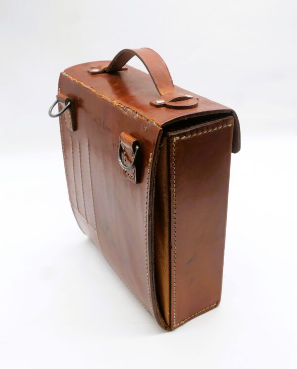 Umhängetasche - Tasche – Deutsches Rotes Kreuz (DRK) – Leder braun – Sanitätslager Babelsberg 63 – Sanitäter – Bild 4