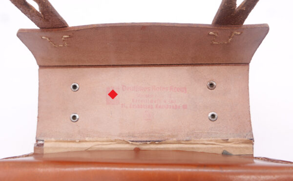 Umhängetasche - Tasche – Deutsches Rotes Kreuz (DRK) – Leder braun – Sanitätslager Babelsberg 63 – Sanitäter – Bild 6