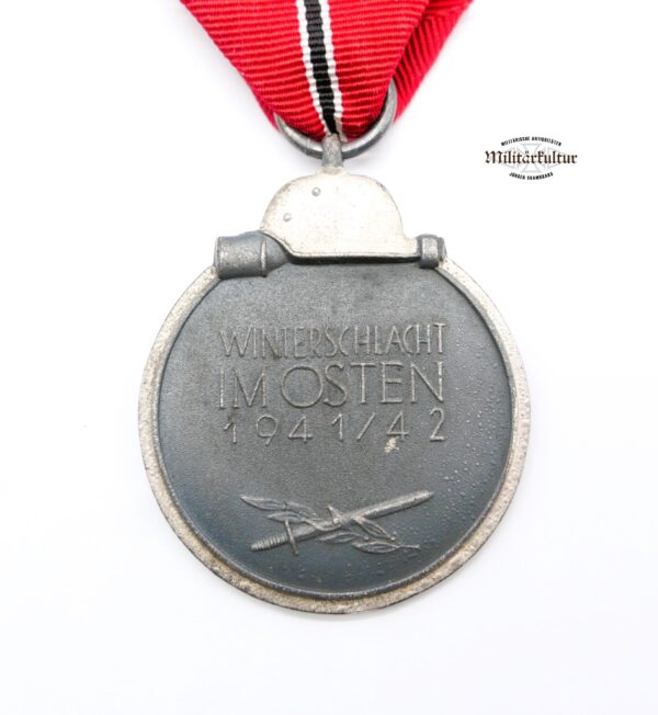 Medaille Winterschlacht im Osten 1941/42 – Hersteller 19 (E. Ferdinand Wiedmann, Frankfurt) – Mit Verleihungstüte – WIO – Bild 2