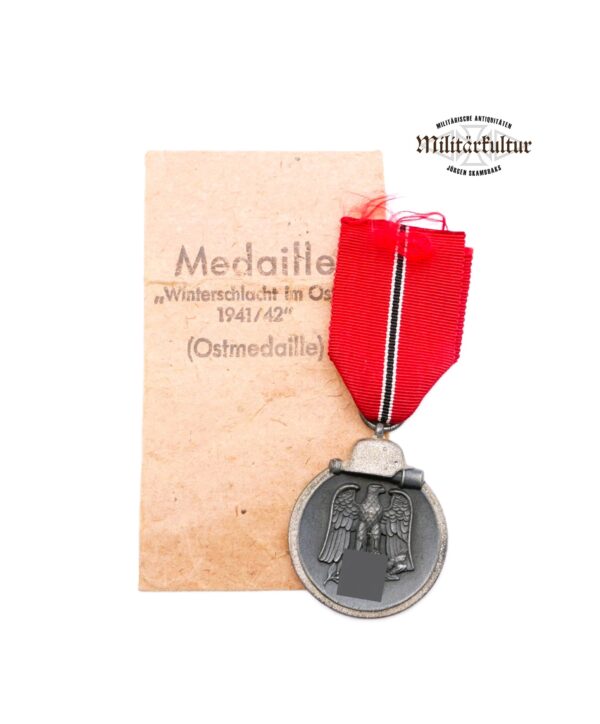 Medaille Winterschlacht im Osten 1941/42 – Hersteller 19 (E. Ferdinand Wiedmann, Frankfurt) – Mit Verleihungstüte – WIO