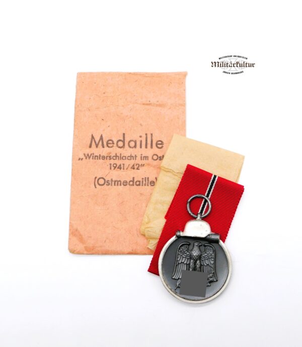 Medaille Winterschlacht im Osten 1941/42 – Hersteller 20 (C.F. Zimmermann, Pforzheim) – Mit Verleihungstüte - WIO