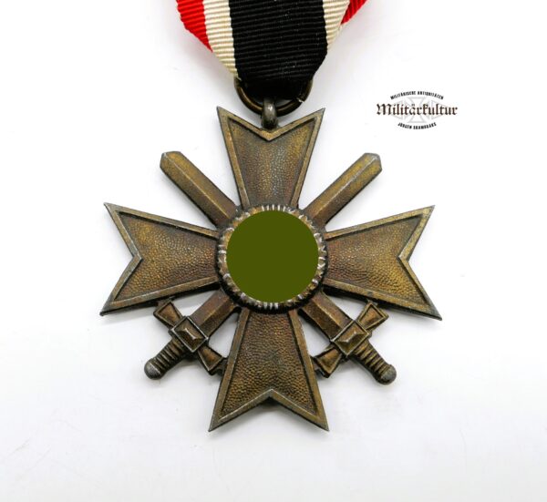 Kriegsverdienstkreuz 2. Klasse mit Schwerter – Hersteller 32 (Wilhelm Hobacher, Wien) - KVK