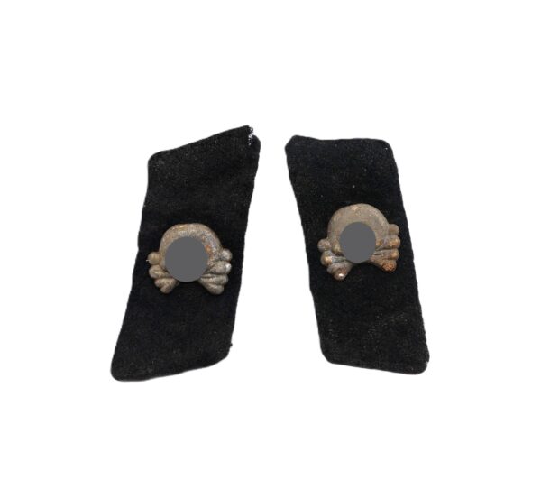 Kragenspiegel für die Panzertruppe – Ausführung für die schwarze Panzerjacke – Panzer – Totenkopf Auflage