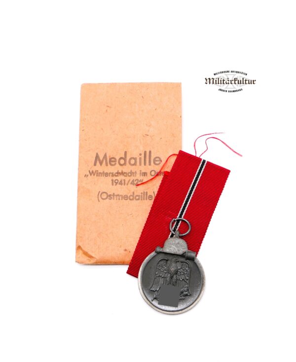 Medaille Winterschlacht im Osten 1941/42 – Hersteller Carl Poellath, Schrobenhausen – Mit Verleihungstüte – WIO