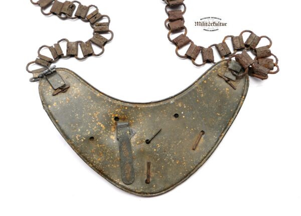 Ringkragen Feldgendarmerie mit Kette – Top Bodenfund – Bild 6