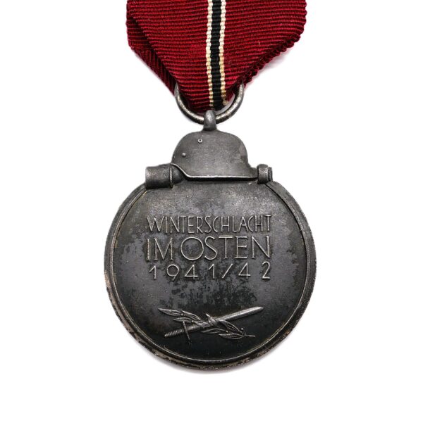 Medaille Winterschlacht im Osten 1941/42 – Hersteller 19 (E. Ferdinand Wiedmann, Frankfurt/Am Main) – WIO – Bild 3