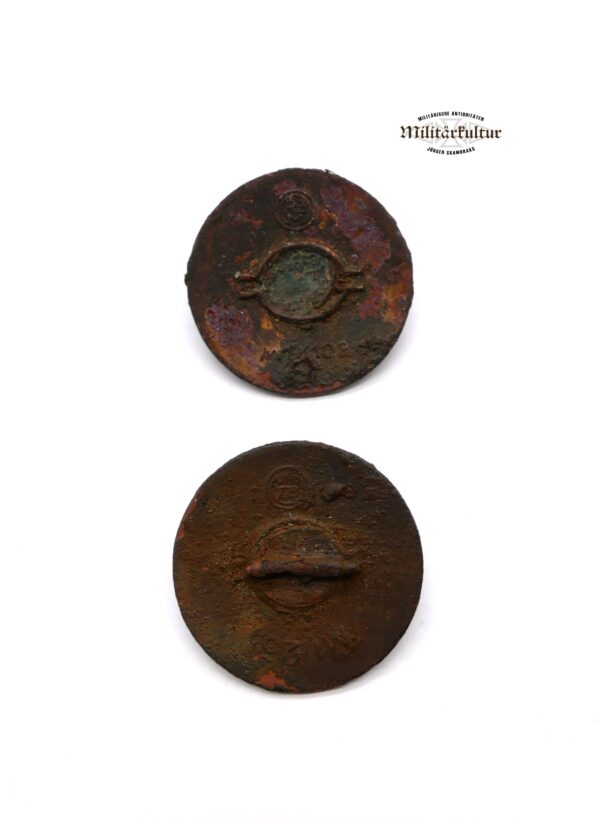 2 x Mitgliedsabzeichen der NSDAP – Parteiabzeichen – Bodenfund – Bild 2