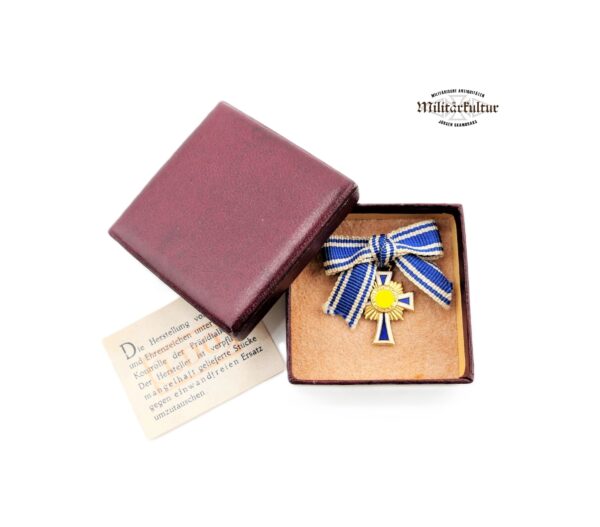 Miniatur zum Mutterkreuz Gold – Im LDO Etui mit Zettel – Hersteller L/59 (Alois Rettenmaier, Schwäbisch-Gmünd) – MK