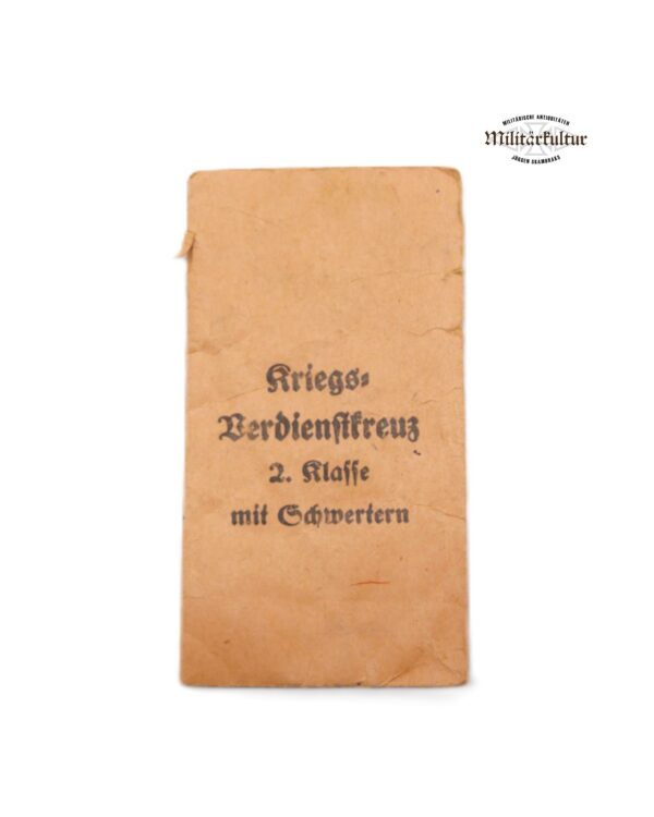 Verleihungstüte zum Kriegsverdienstkreuz 2. Klasse mit Schwertern – Hersteller E. Ferdinand Wiedmann, Frankfurt am M.-G 10