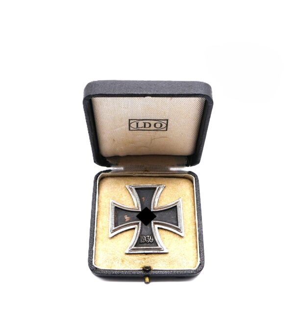 Eisernes Kreuz 1. Klasse 1939 – Hersteller L/50 (Gebrüder Godet & Co., Berlin) – EK – Im LDO Verleihungsetui – Etui