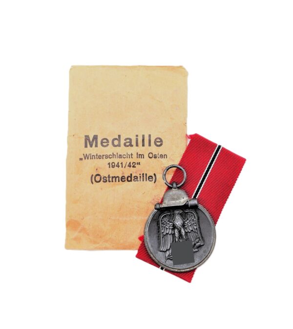 Medaille Winterschlacht im Osten – Hersteller 107 (Carl Wild, Hamburg) – Mit der seltenen Verleihungstüte – WIO