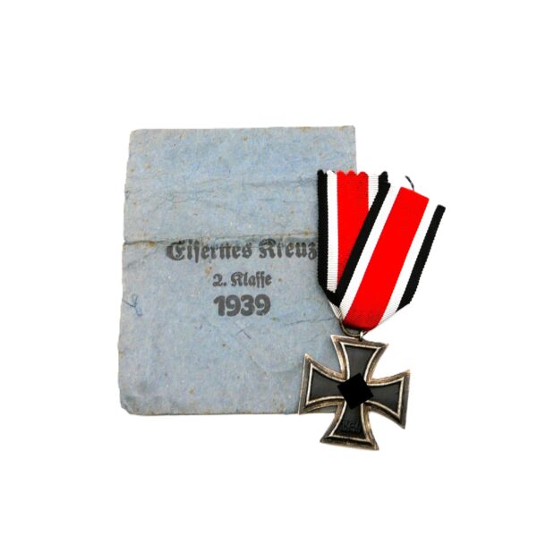 Eisernes Kreuz 2. Klasse – Hersteller 138 ( Julius Maurer, Oberstein) mit Verleihungstüte – EK
