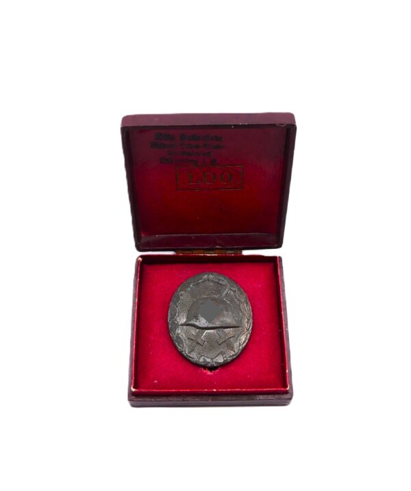 Verwundetenabzeichen Silber – Hersteller L/14 (Friedrich Orth, Wien) – Im weinroten LDO Verleihungsetui – Etui - VWA