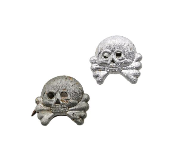 2 x Totenkopf – Auflage für den Kragenspiegel – Panzerbesatzungen – Panzer – TK – Bodenfund