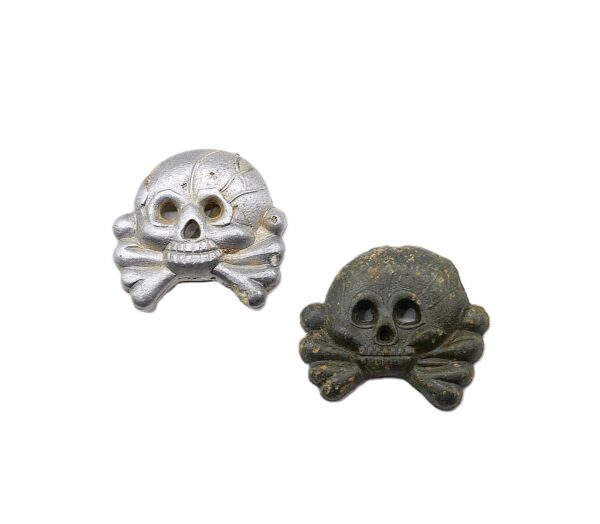 2 x Totenkopf – Auflage für den Kragenspiegel – Panzerbesatzungen – Panzer – TK – Bodenfund