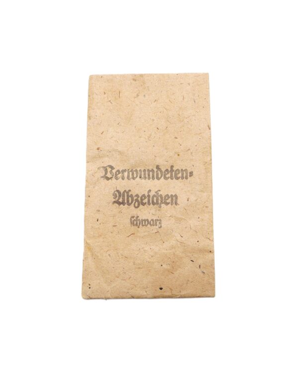 Verleihungstüte zum Verwundetenabzeichen Schwarz - Hersteller 45 (Franz Jungwirth, Wien) – Tüte – VWA
