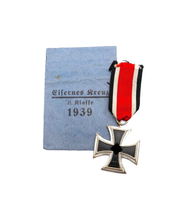 Eisernes Kreuz 2. Klasse 1939 – Hersteller C. E. Juncker, Berlin – Wide Frame Schinkel mit der seltenen Verleihungstüte – Tüte – EK