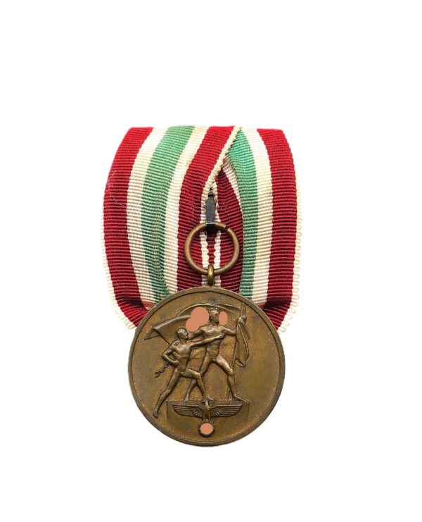 Medaille zur Erinnerung an die Heimkehr des Memellandes – An einer Einzelbandspange – Einzelspange – Memelland – Variante mit dem schrägen G