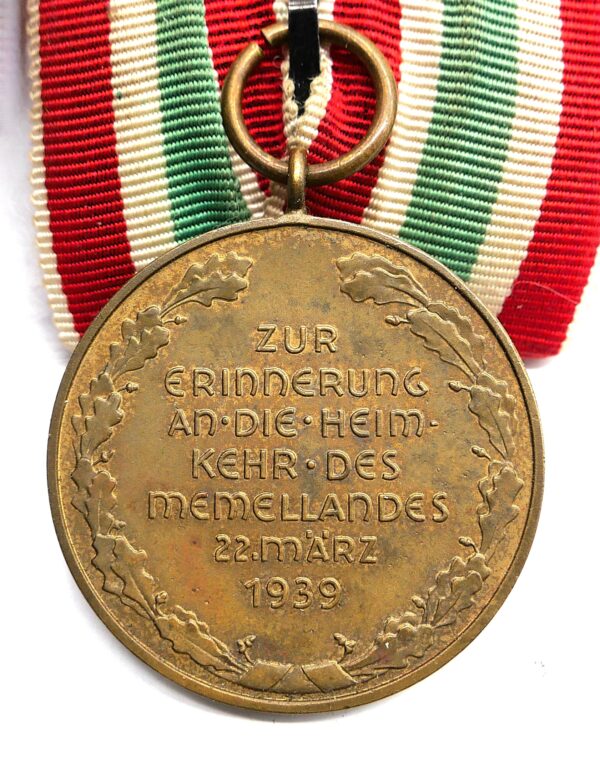 Medaille zur Erinnerung an die Heimkehr des Memellandes – An einer Einzelbandspange – Einzelspange – Memelland – Variante mit dem schrägen G – Bild 3