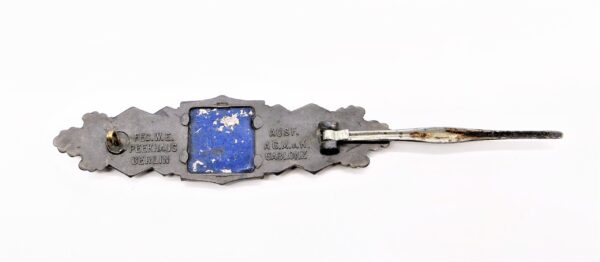 Nahkampfspange Silber – Ausf. A. G. M. u. K., Gablonz (Arbeitsgemeinschaft Metall und Kunststoff, Gablonz) – Blaues Plättchen - NKS – Bild 5