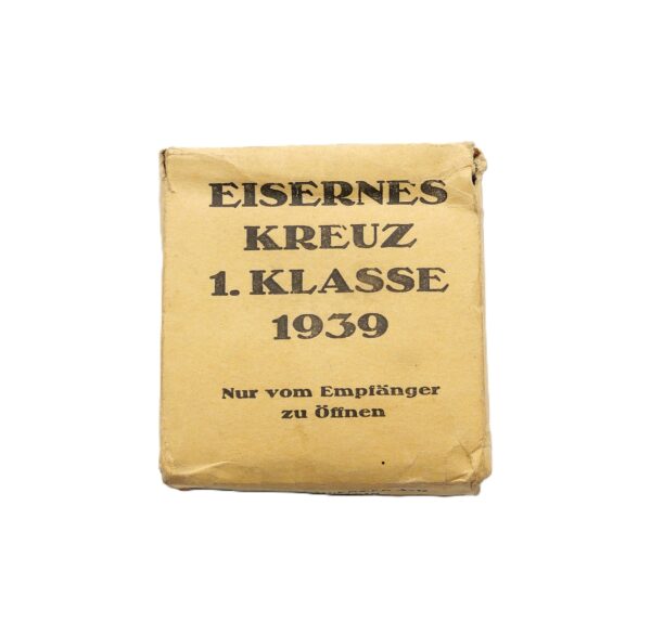 Eisernes Kreuz 1. Klasse 1939 – Hersteller 65 (Klein & Quenzer, Idar Oberstein) – Im grünen Etui und dem Umkarton – Verleihungsetui – EK – Bild 10