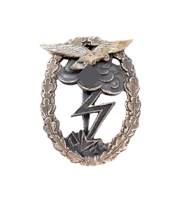 Erdkampfabzeichen der Luftwaffe – Hersteller R. K. (Rudolf Karneth, Gablonz) – EKA