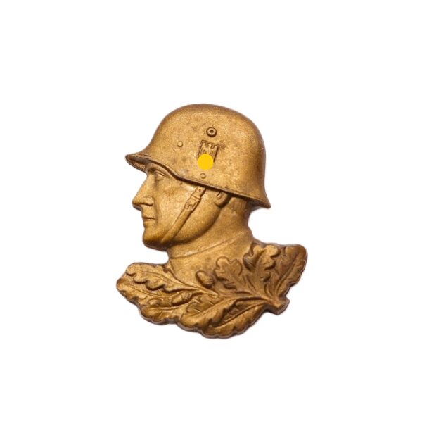 Abzeichen - WHW (Winterhilfswerk) - Soldat mit Stahlhelm und Eichenlaub