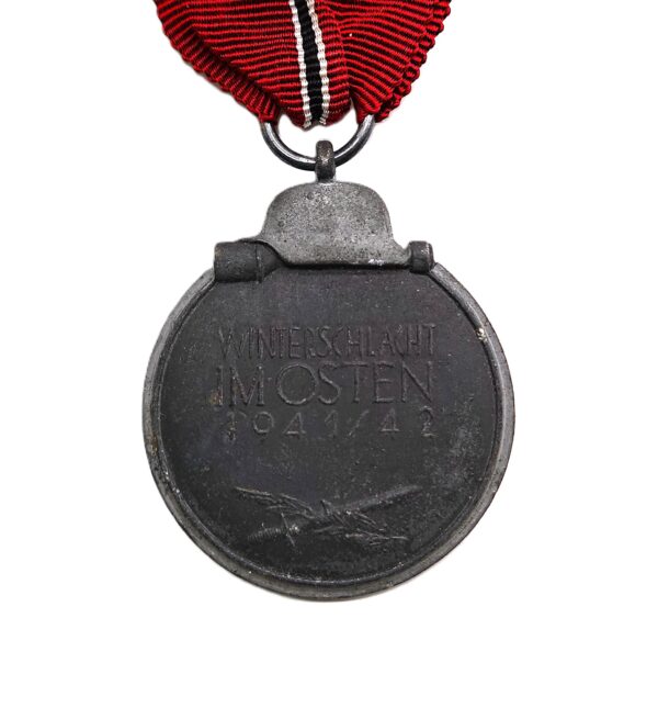 Medaille Winterschlacht im Osten mit Verleihungstüte – Hersteller 28 (Eugen Schmidthäußler, Pforzheim) – WIO – Bild 3