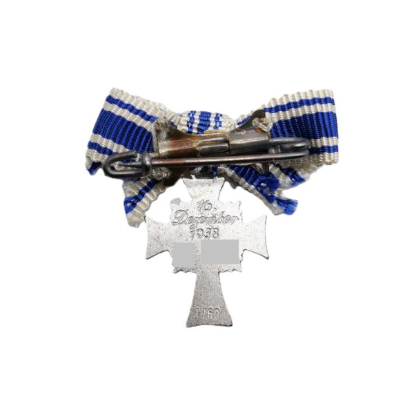 Miniatur zum Ehrenkreuz der Deutschen Mutter – Hersteller L/60 (Gustav Brehmer, Markneukirchen) – Mutterkreuz – Silber – Händlerbestand – Bild 3