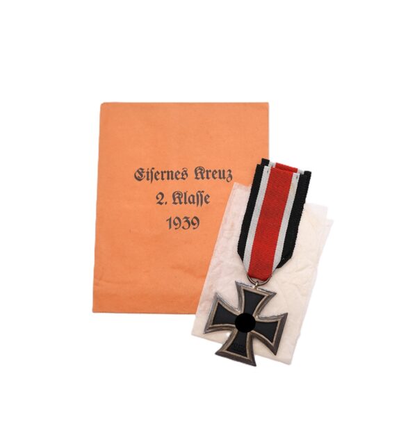 Eisernes Kreuz 2. Klasse 1939 – Hersteller Wilhelm Hammesfahr, Solingen – Mit Verleihungstüte – EK